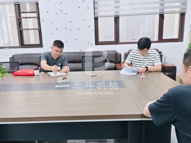 實地考察敲定合作 炭化爐項目成功簽約